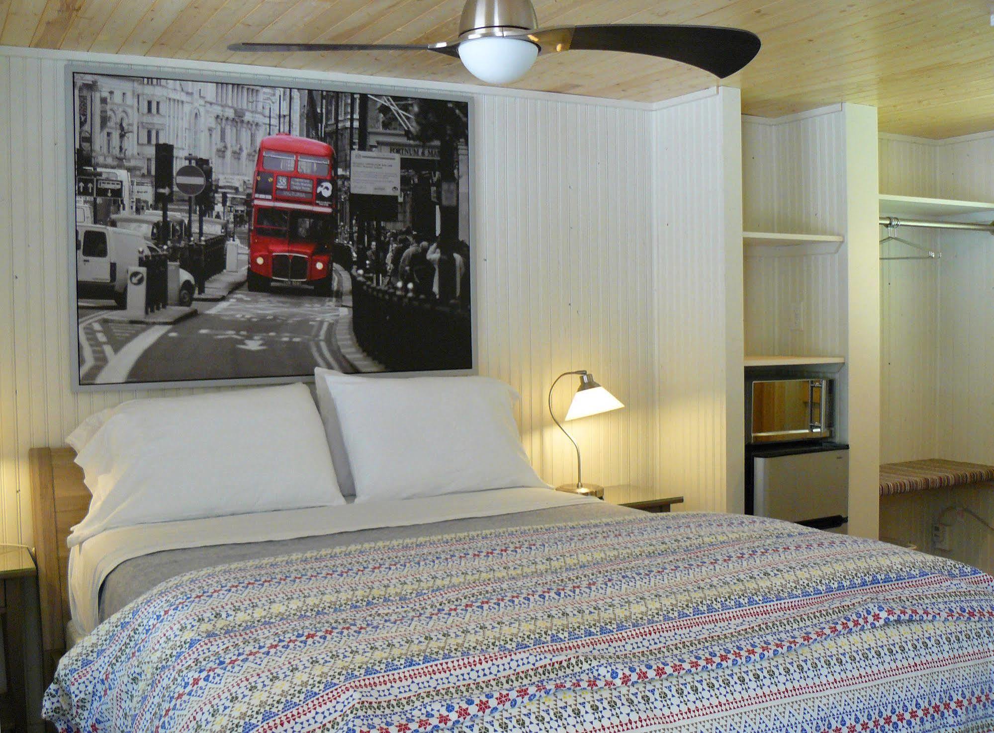 The Saugatuck Retro Resort 외부 사진